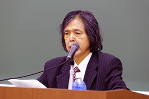 極東国際軍事裁判研究プロジェクトのリーダーを務めた篠原教授