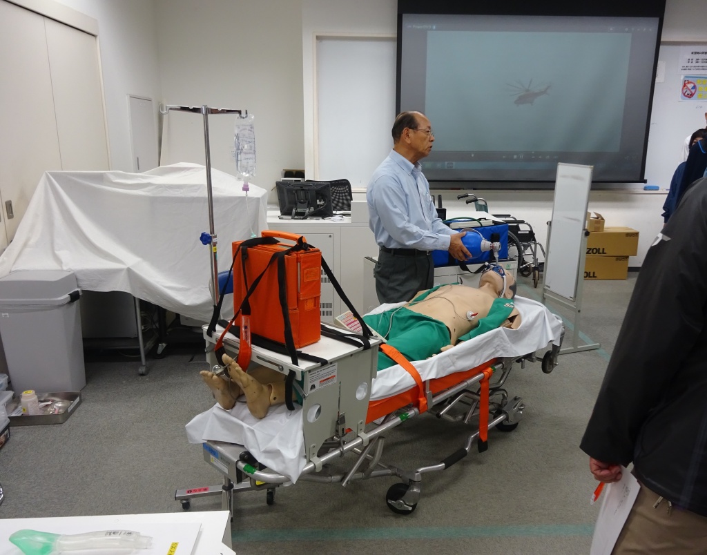 救急処置実習の模擬実習