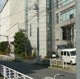 教科書図書館:初めて一人で行くには、道順に自信がないようなところにあります。