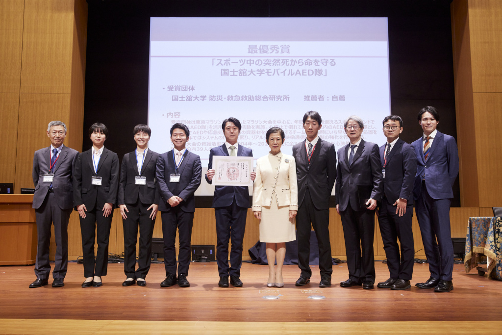 公益財団法人日本AED財団名誉総裁の高円宮妃殿下とともに記念撮影