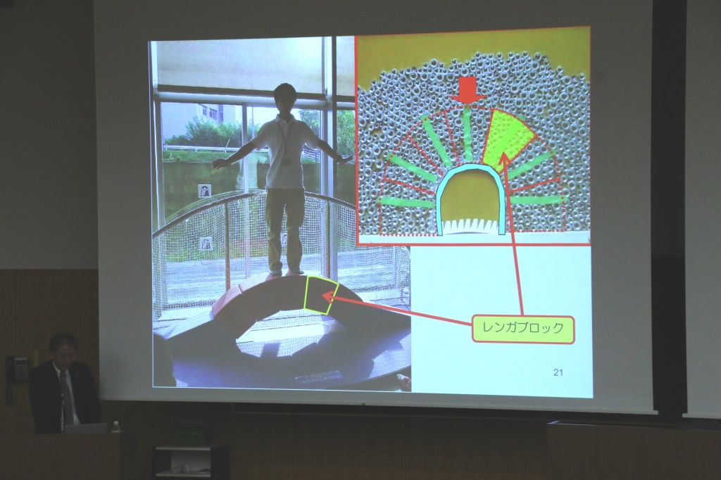 ナットをレンガブロックに見立てた実験を解説