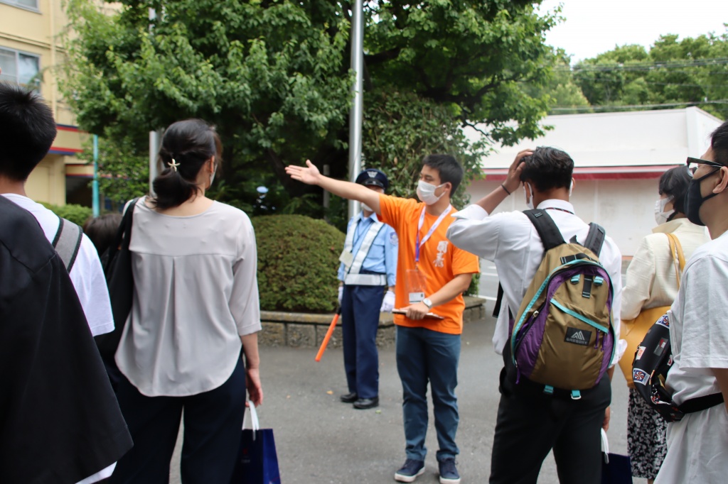 キャンパス施設見学ツアーの様子