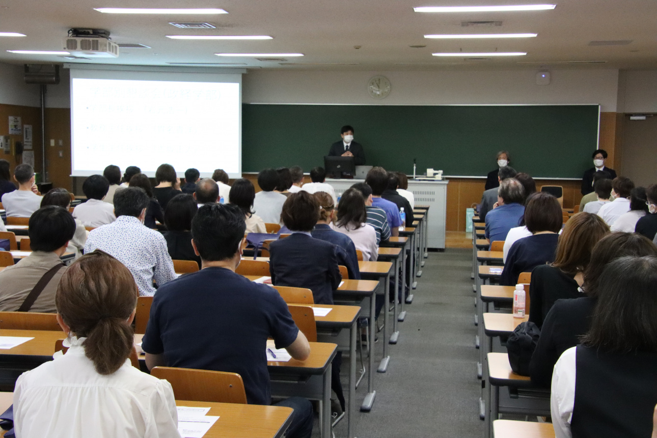 学部懇談会の様子（政経学部）