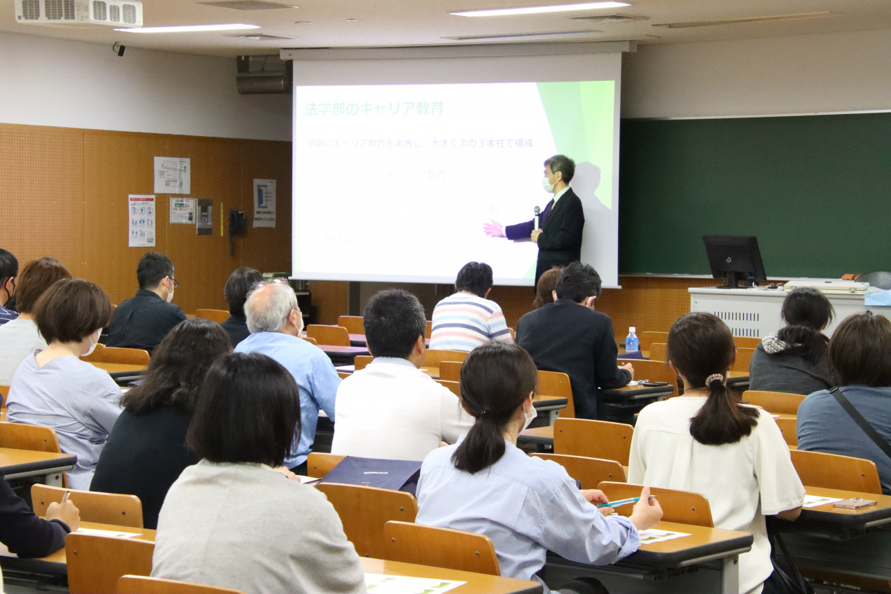 学部懇談会の様子（法学部）