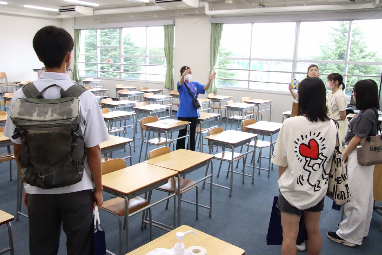 在学生によるキャンパス見学ツアー