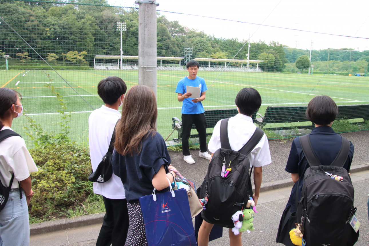 在学生によるキャンパス見学ツアー