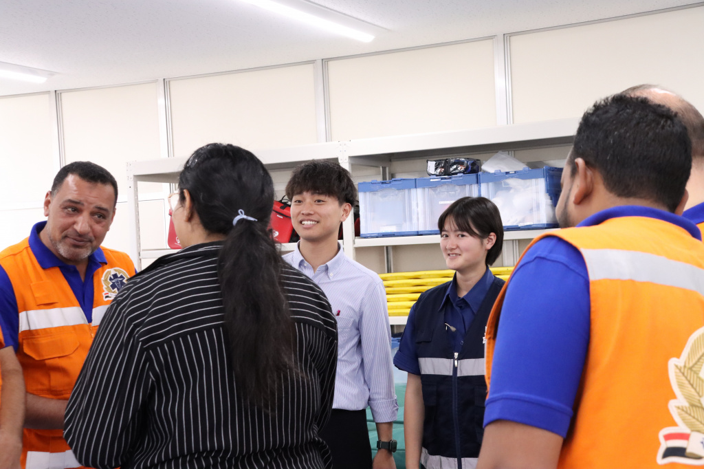 学生や院生が実習をサポート
