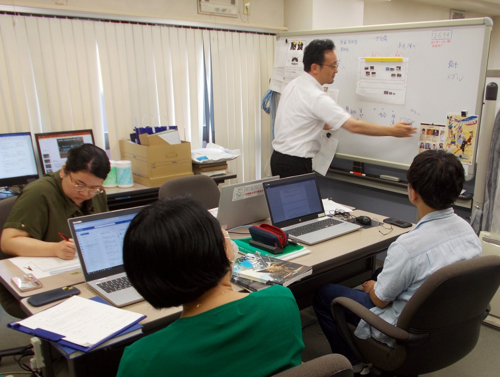 展示企画の立案　
