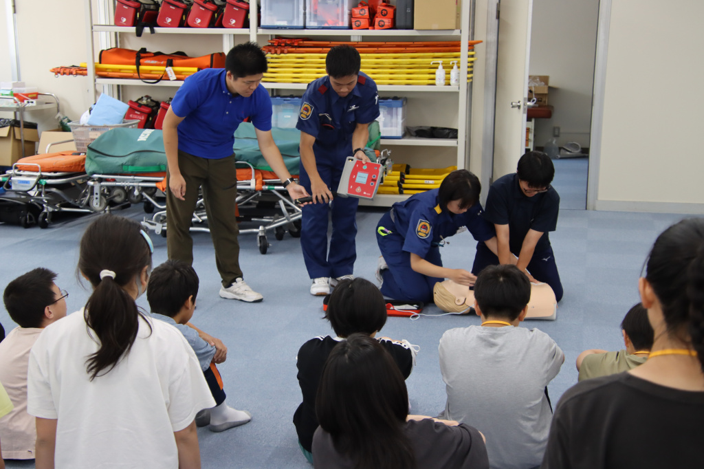 都講師とスポーツ医科学科の学生による心肺蘇生法講習