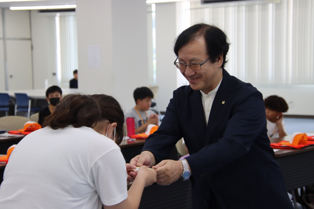 認定証授与の様子