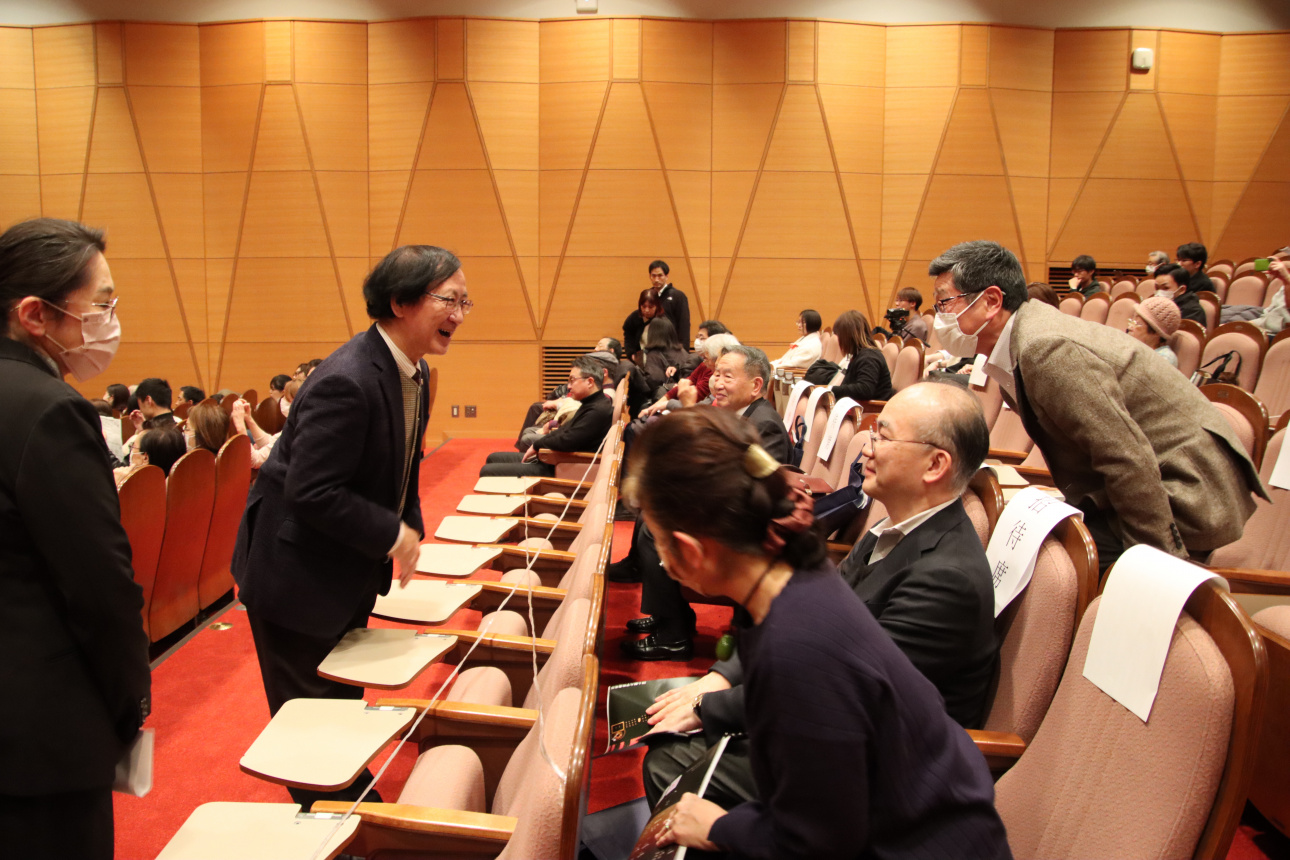 佐藤圭一学長が招待者へごあいさつ