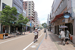 安全で快適な人間本位の街路のデザイン（松山ロープウェイ通り）