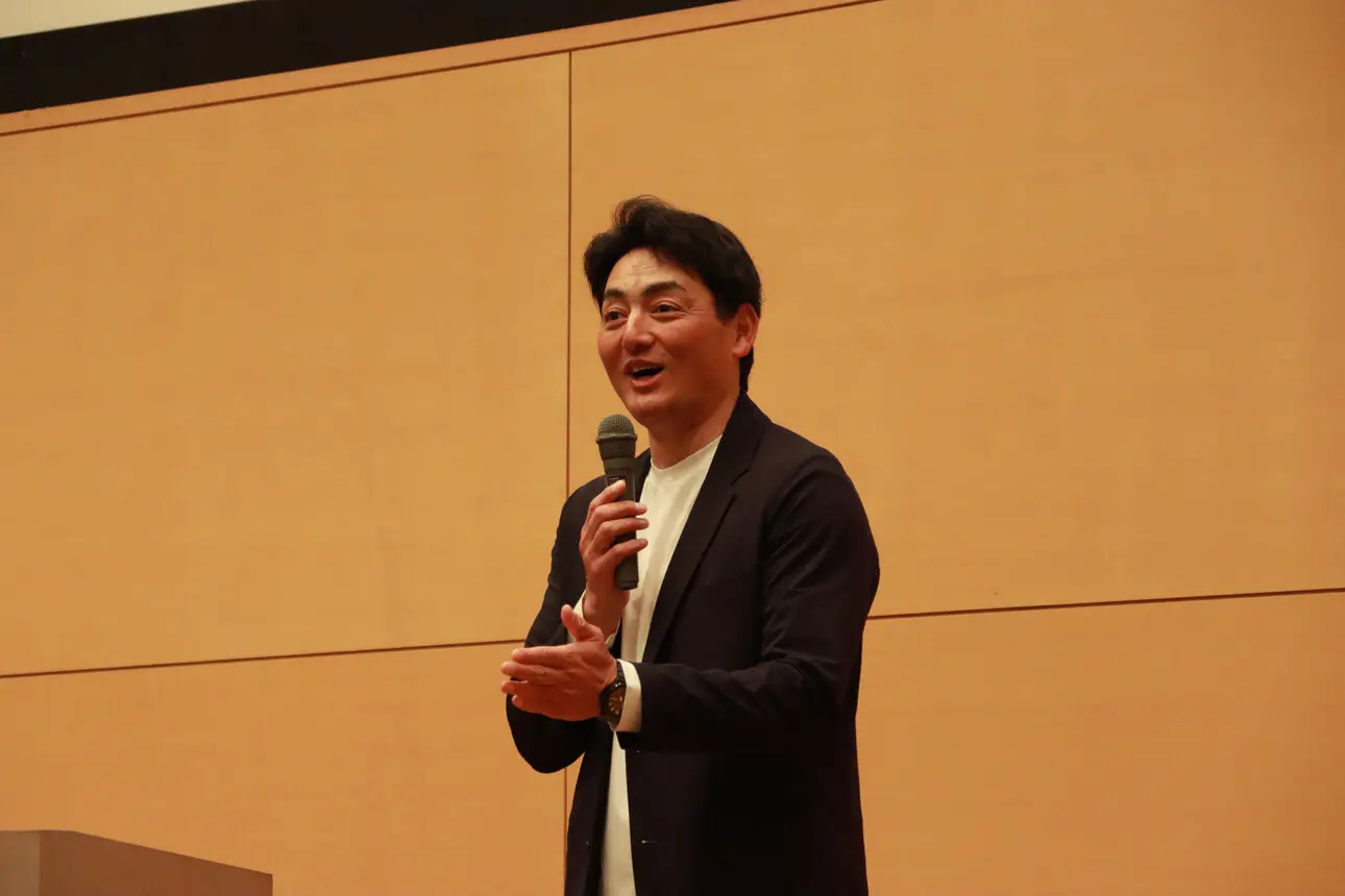 講義する佐々木客員教授