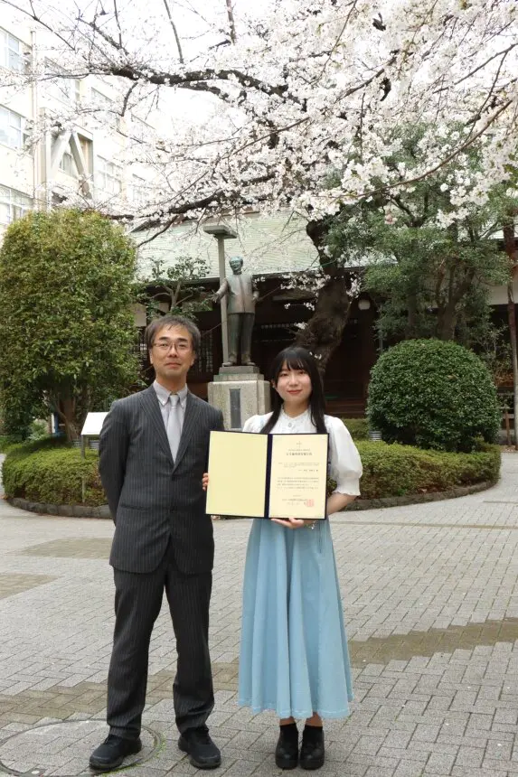 (左から)位田准教授、本間さん