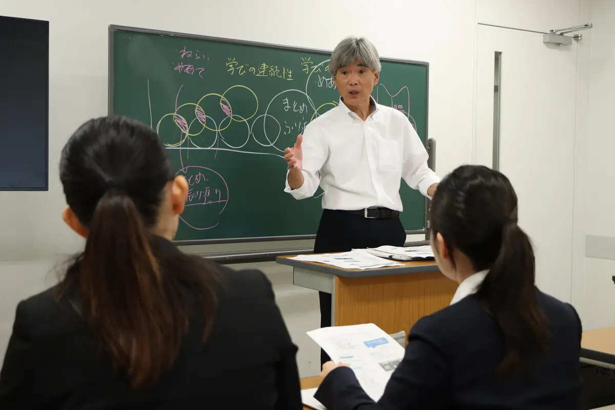 板書や授業展開についても指導