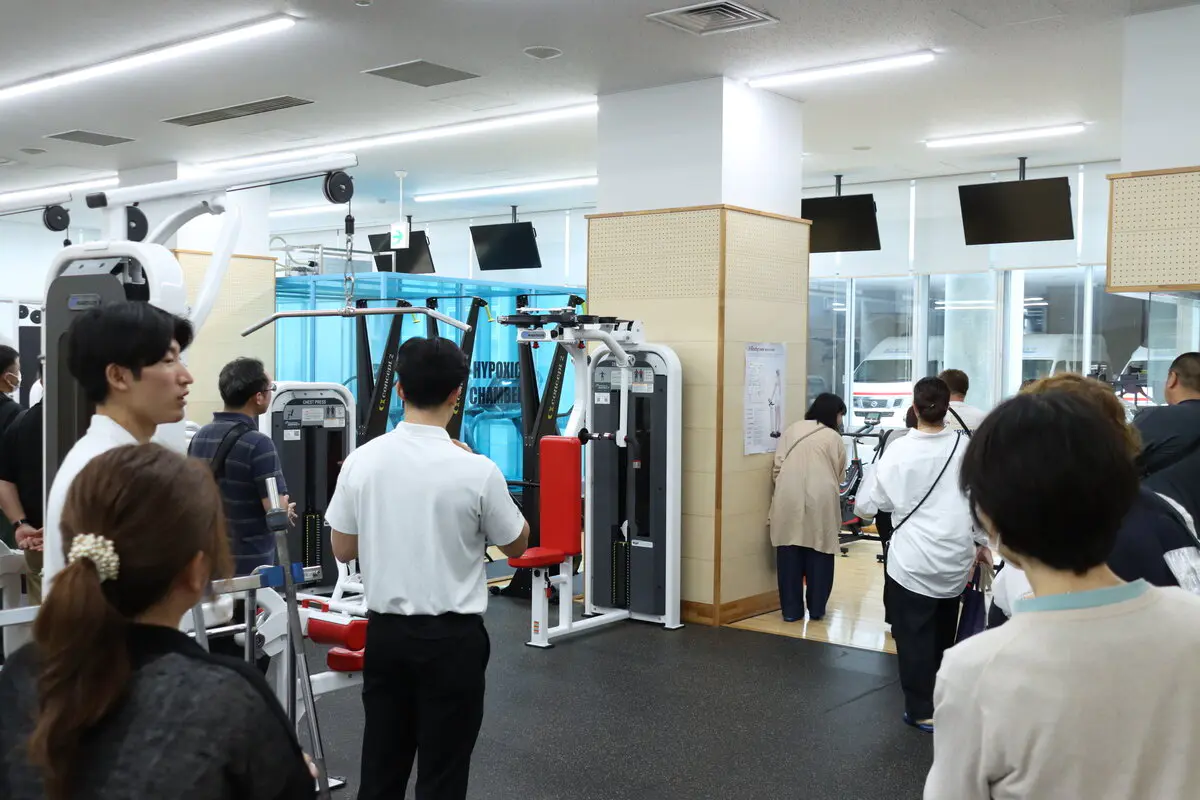 スポーツパフォーマンスセンターなど充実した施設を見学