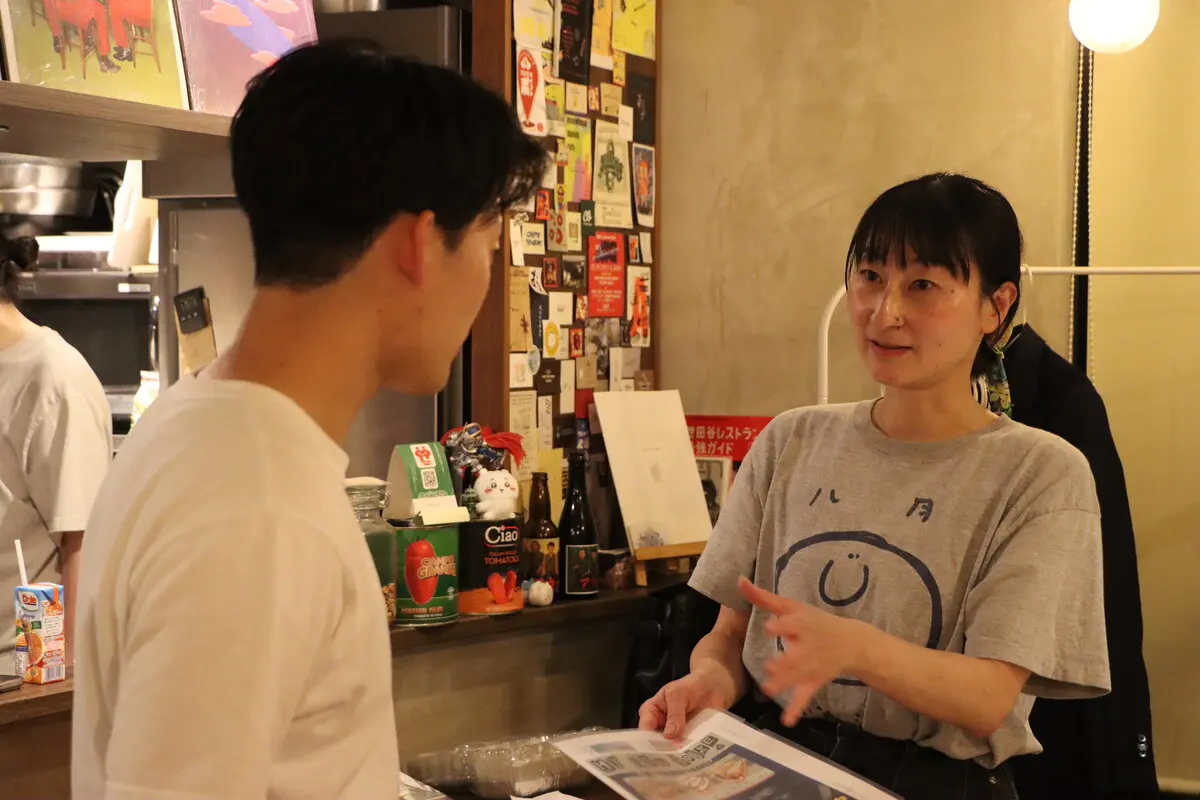 接客のアドバイスを受ける様子