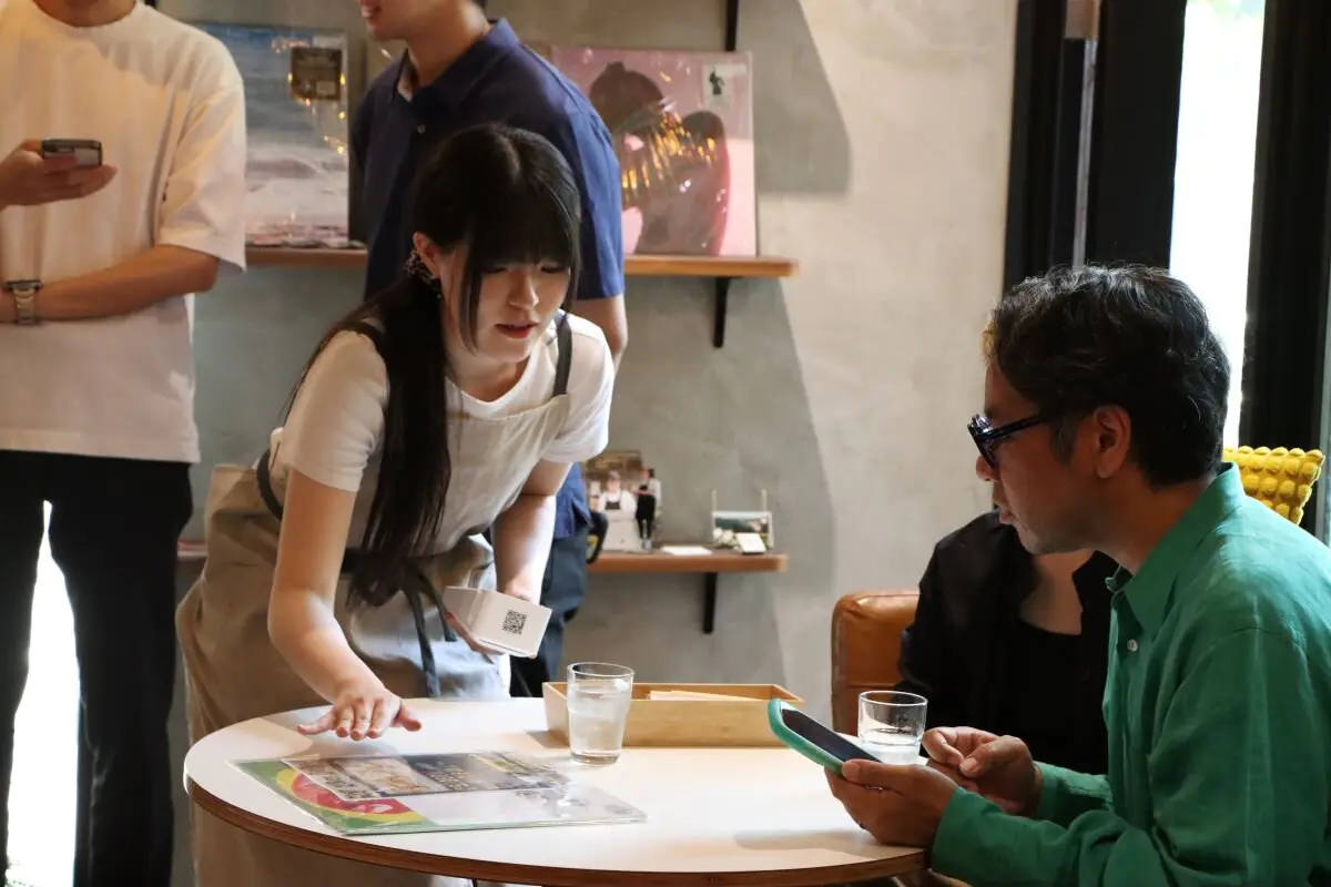 接客する長島さん