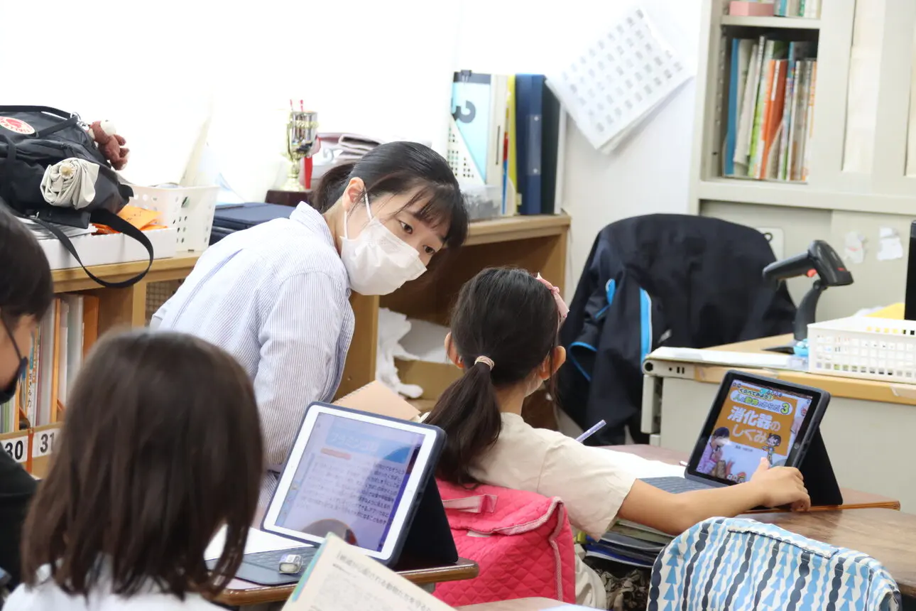 母語を使って日本語支援を行う留学生