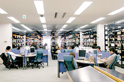 鶴川図書館・情報メディアセンター