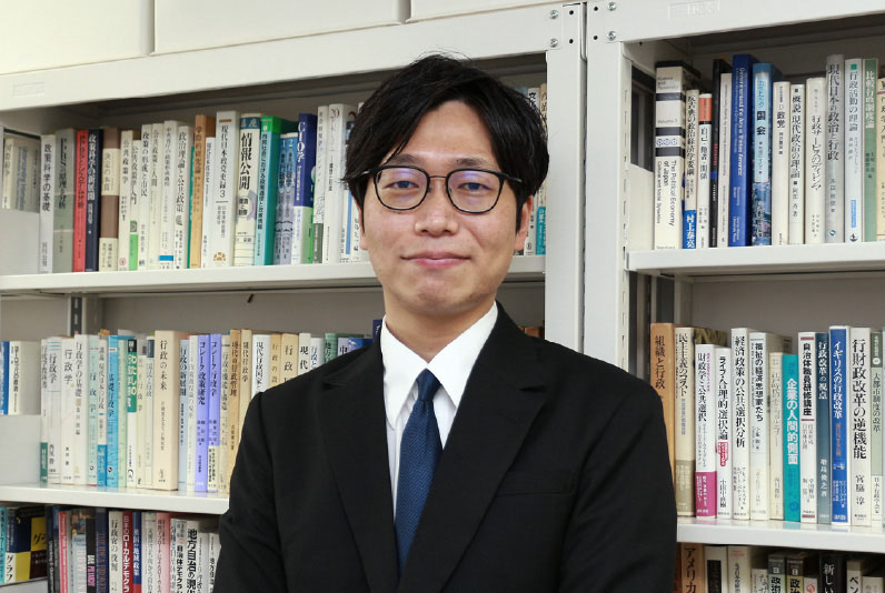 政治学研究科 政治学専攻 准教授 古坂 正人