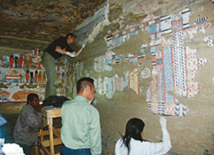イドゥートのマスタバ（エジプト）の地下墳墓の壁画の保存処理