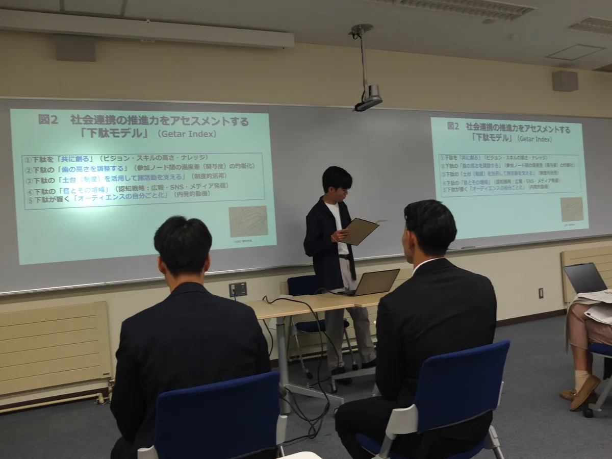 発表する学生
