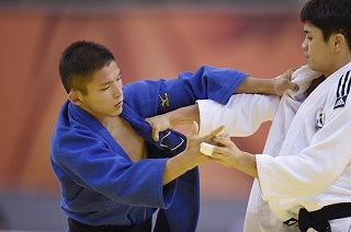 決勝での大島選手（青）　提供＝フォートキシモト