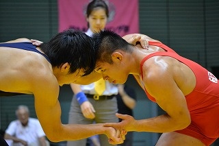 赤いユニホームが奥井選手（写真提供・スポ国）