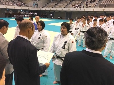 表彰式の様子（中央）