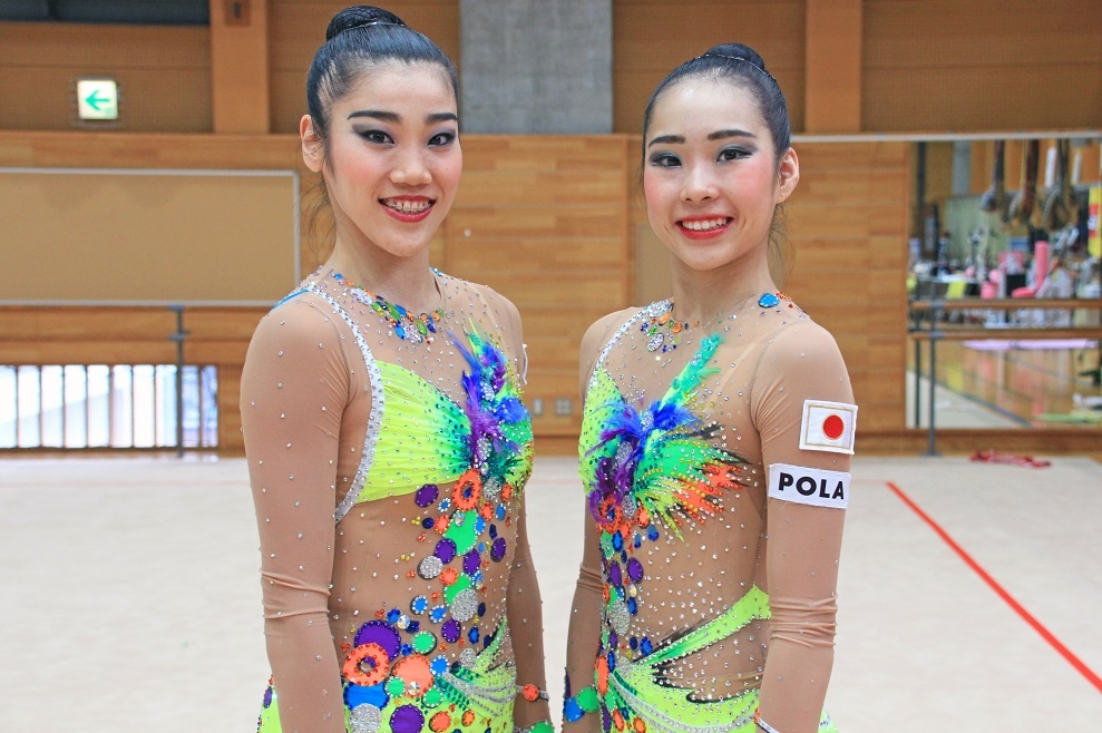 公開練習後、撮影に応じてくれた松原選手(左)と横田選手
