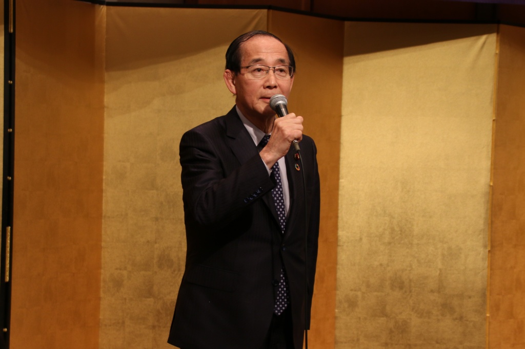 急きょ、お祝いに訪れた環境大臣の原田義昭氏