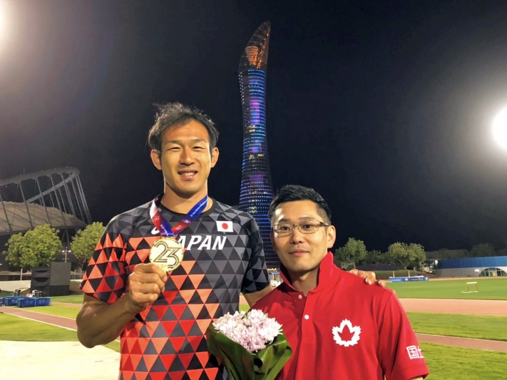 右代選手(左)と中西トレーナー