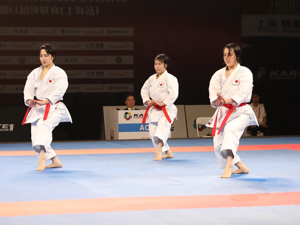 金メダルを獲得した本学女子チームの演武