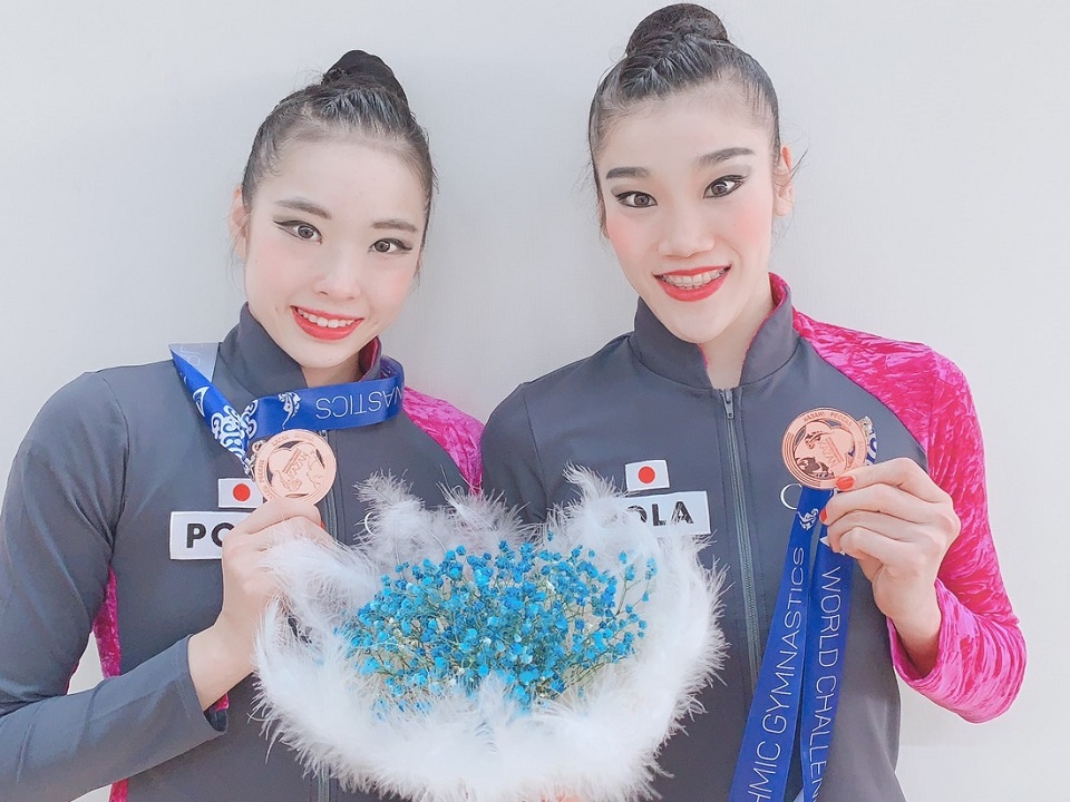 団体に出場した横田葵子選手(左)と松原梨恵選手