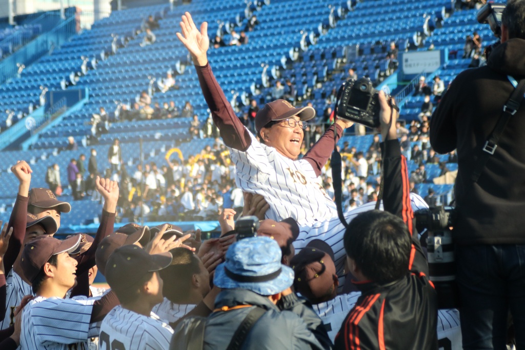 永田昌弘監督を胴上げ