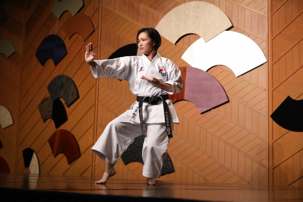 演武を披露する宇佐美さん（2019年、大澤理事長の叙勲祝賀行事で）