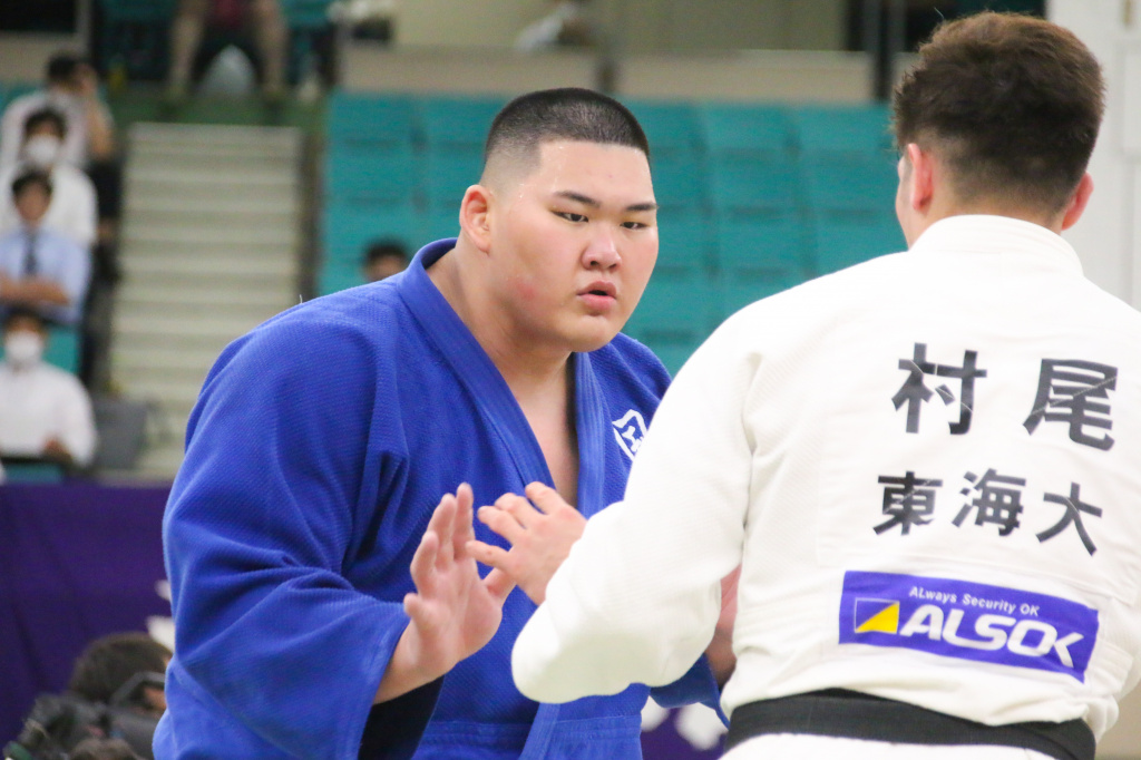 代表戦で村尾選手と対戦す斉藤選手