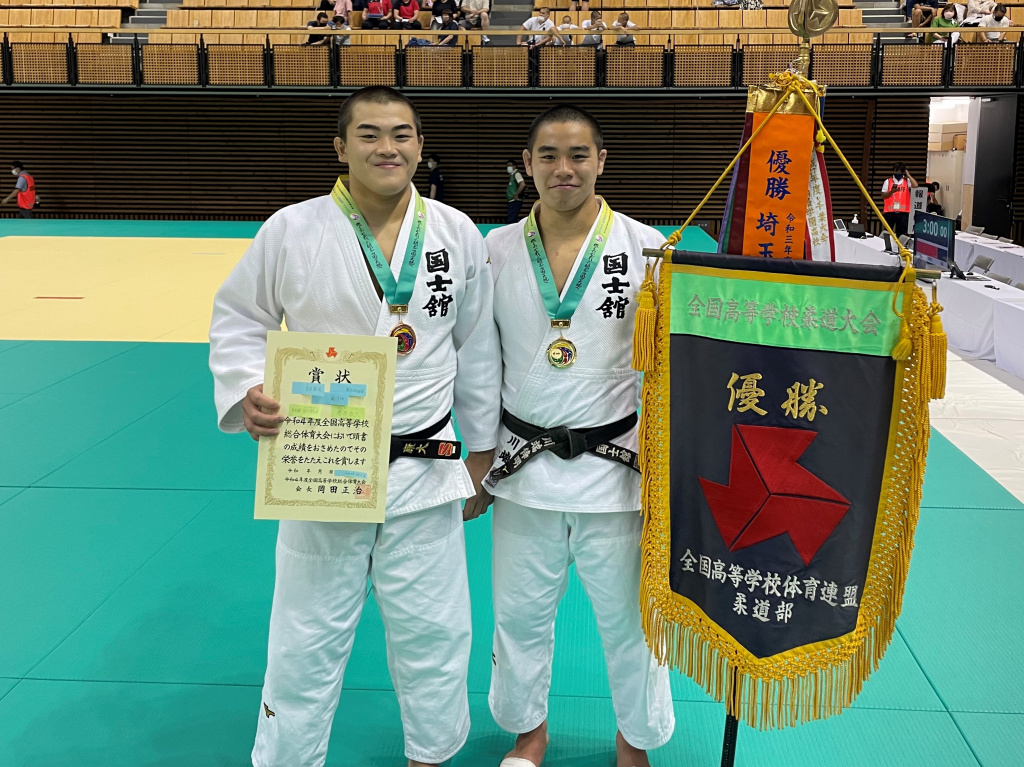 初優勝を果たした90㎏級・川端選手（右）と100㎏級3位の唐木選手