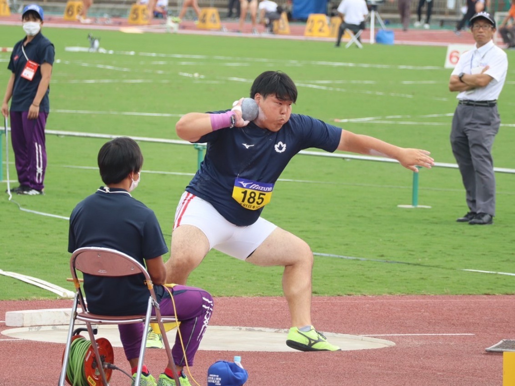 大会新記録で優勝した男子砲丸投・奥村選手