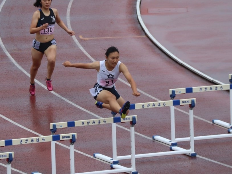 女子400ｍＨ2位の三好選手