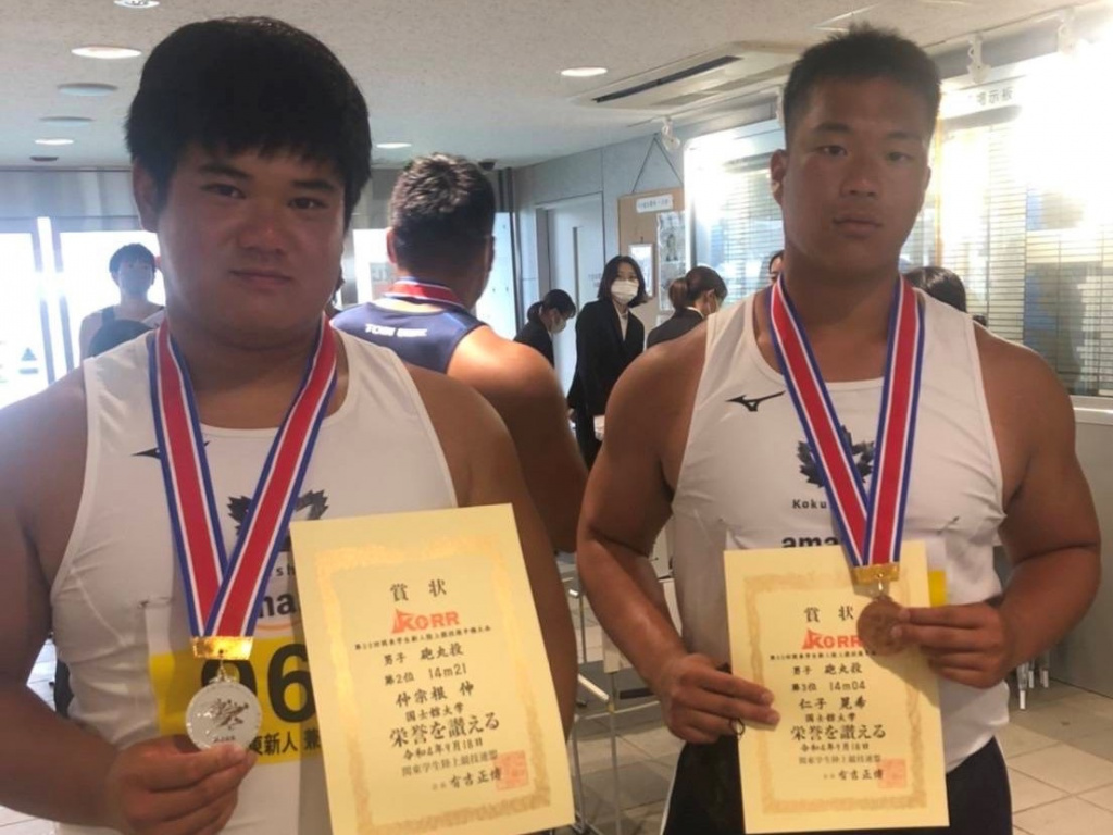 男子砲丸投2位の仲宗根選手（左）と3位仁子選手