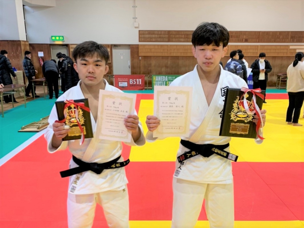 (左から)小田桐美生選手、溝依郁人選手