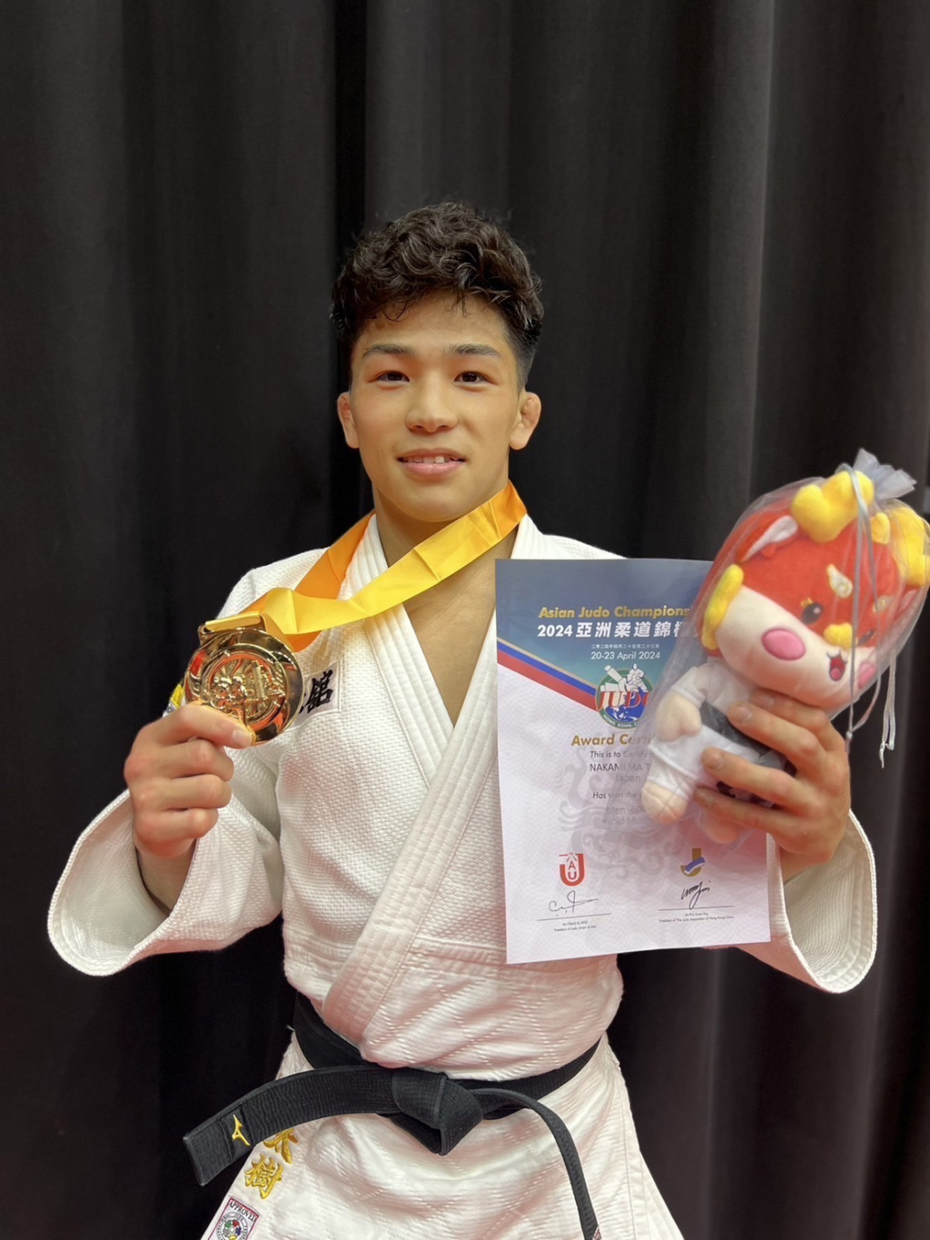 男子60kg級で優勝した中村太樹選手