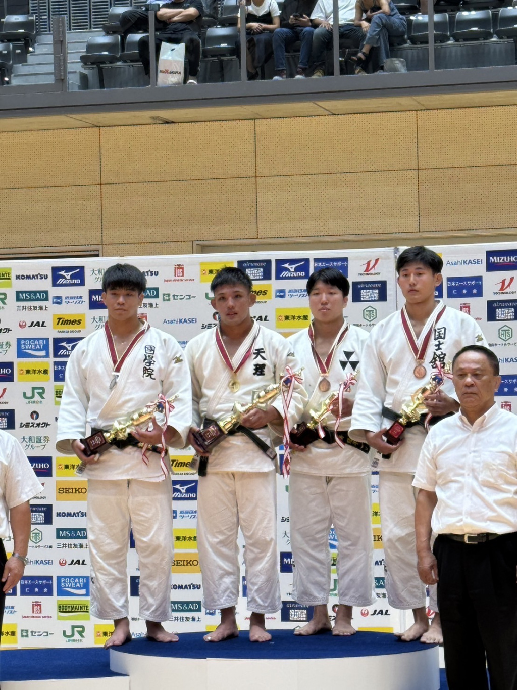小島選手（右）