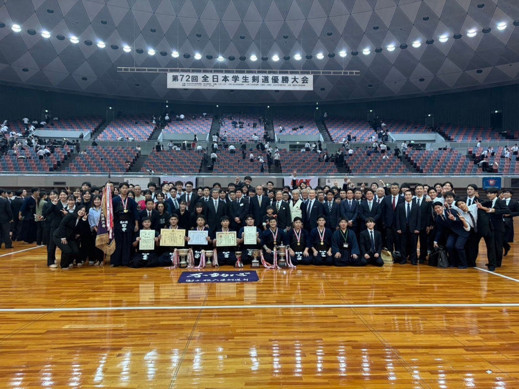 剣道部関係者の集合写真