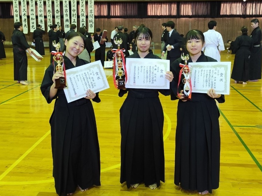 右から沖田選手、浜﨑選手、後藤選手