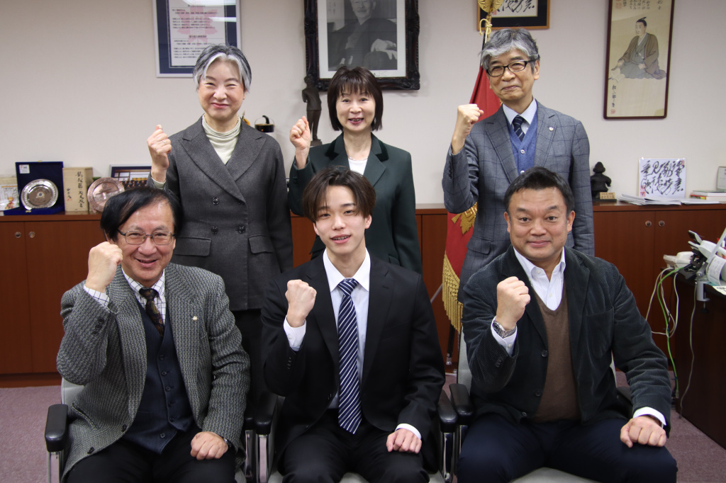 学内関係者との記念写真