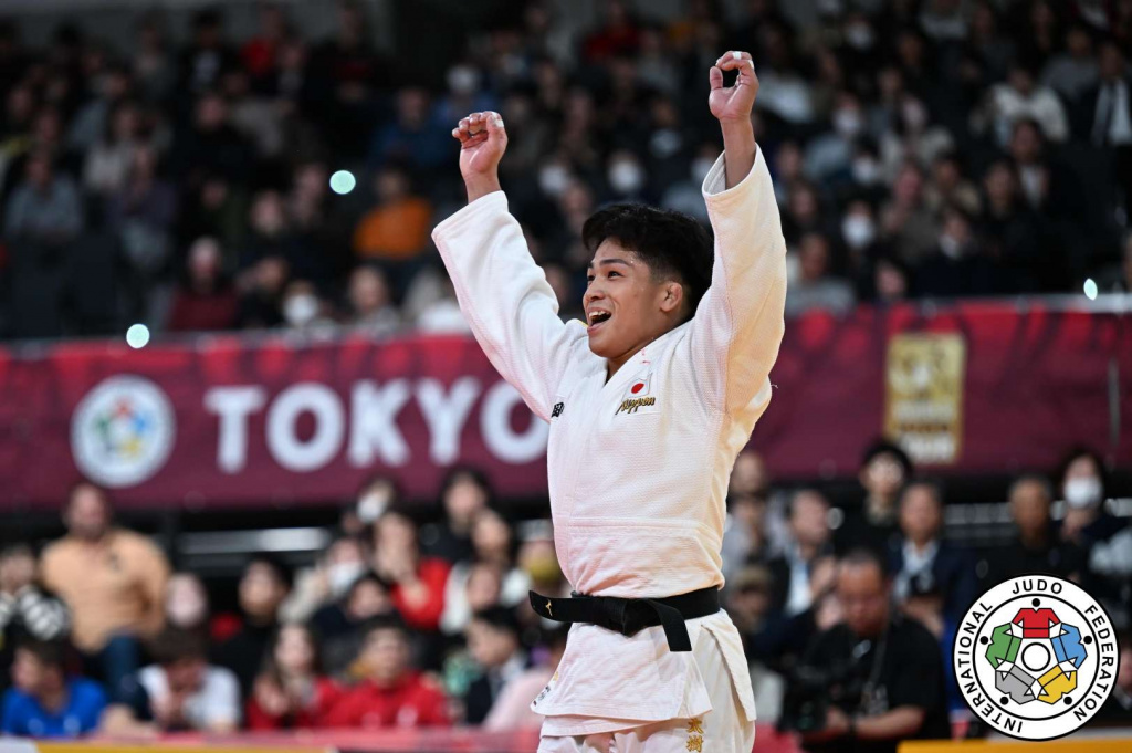 優勝を決め喜ぶ中村選手