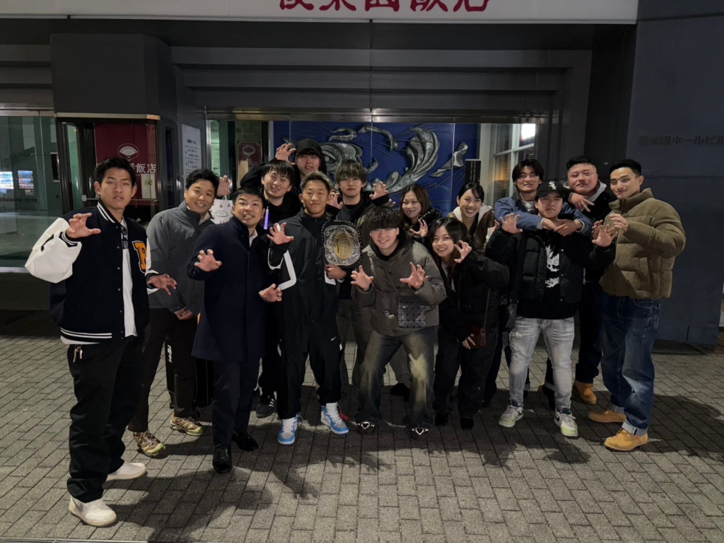 応援に駆けつけたスポーツ医科学科の仲間たちと